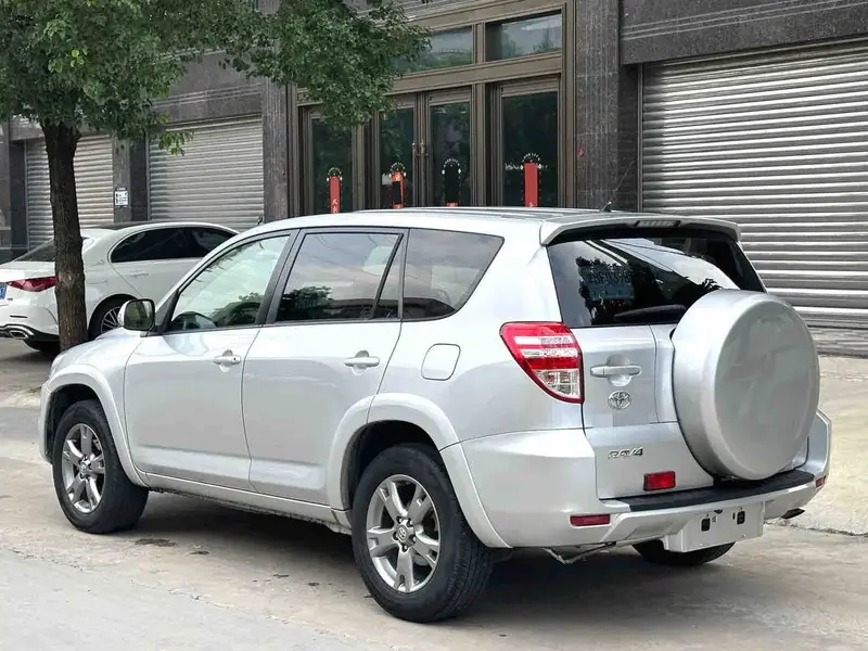 Vehicle photo 9