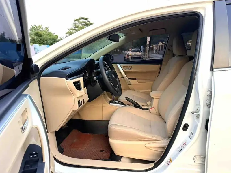 Vehicle photo 7