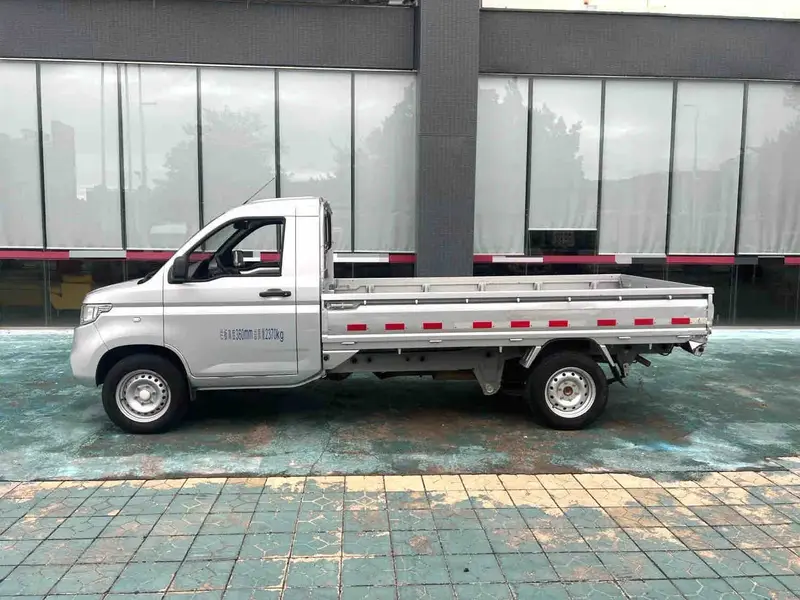 Vehicle photo 3