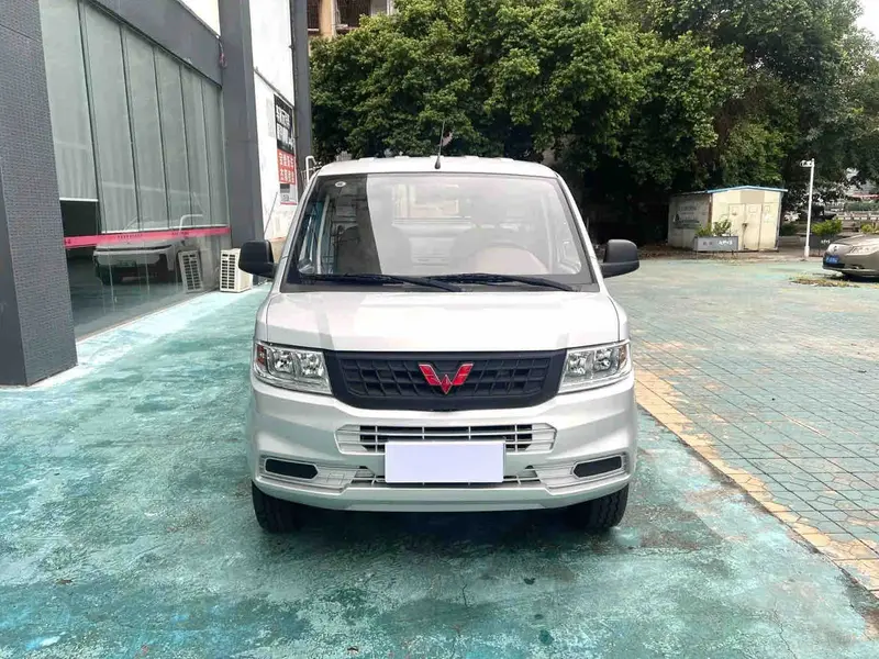 Vehicle photo 4