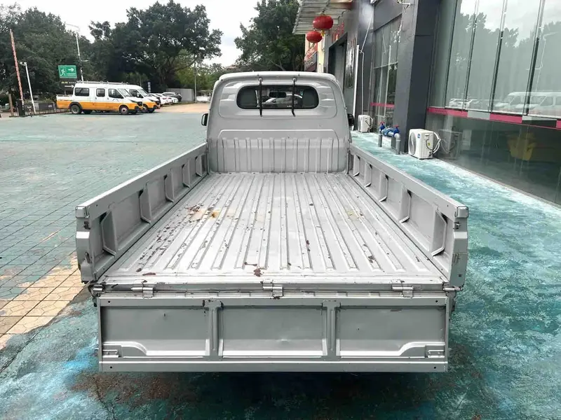 Vehicle photo 5