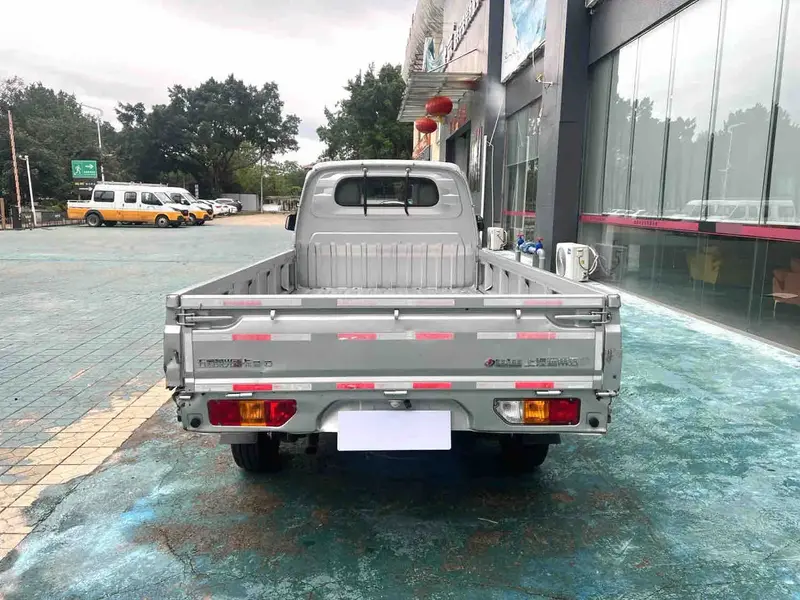 Vehicle photo 6