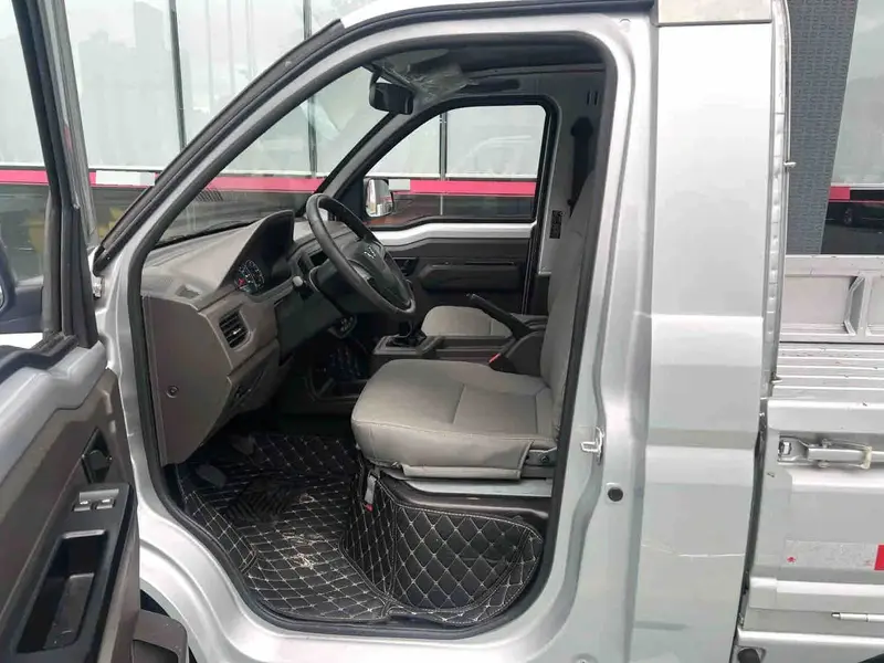 Vehicle photo 7