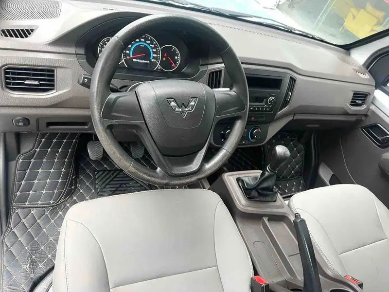 Vehicle photo 8