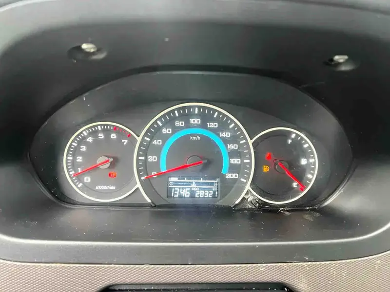 Vehicle photo 11