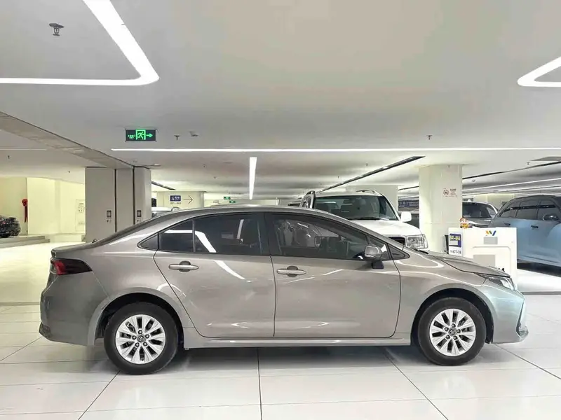 Vehicle photo 4