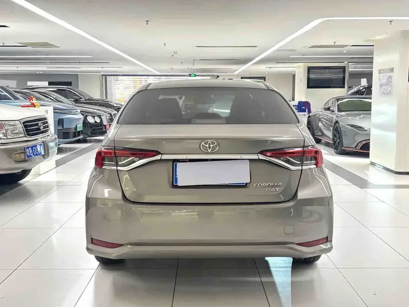 Vehicle photo 5