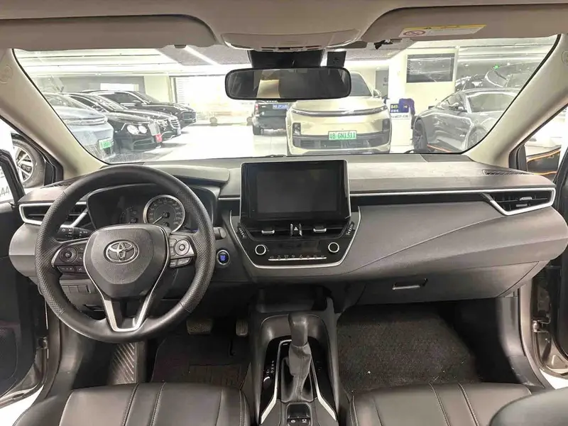 Vehicle photo 6