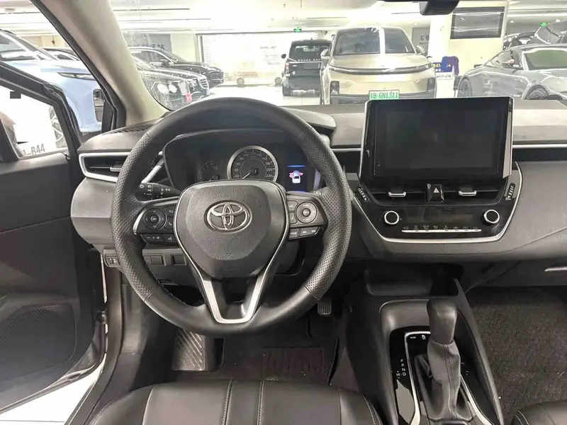 Vehicle photo 7
