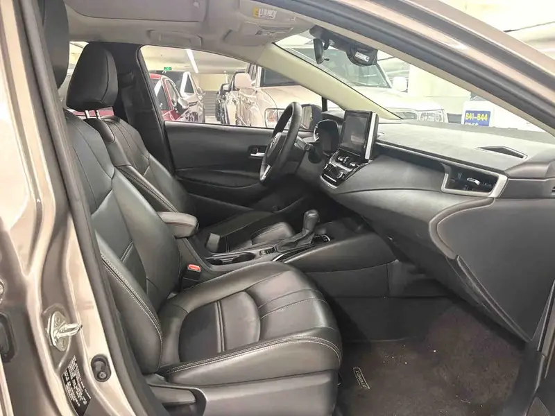 Vehicle photo 12