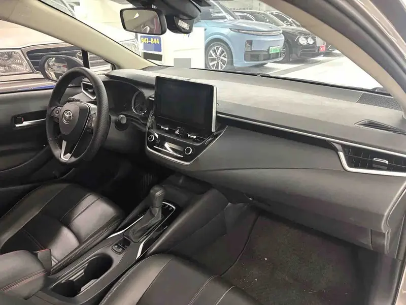 Vehicle photo 13