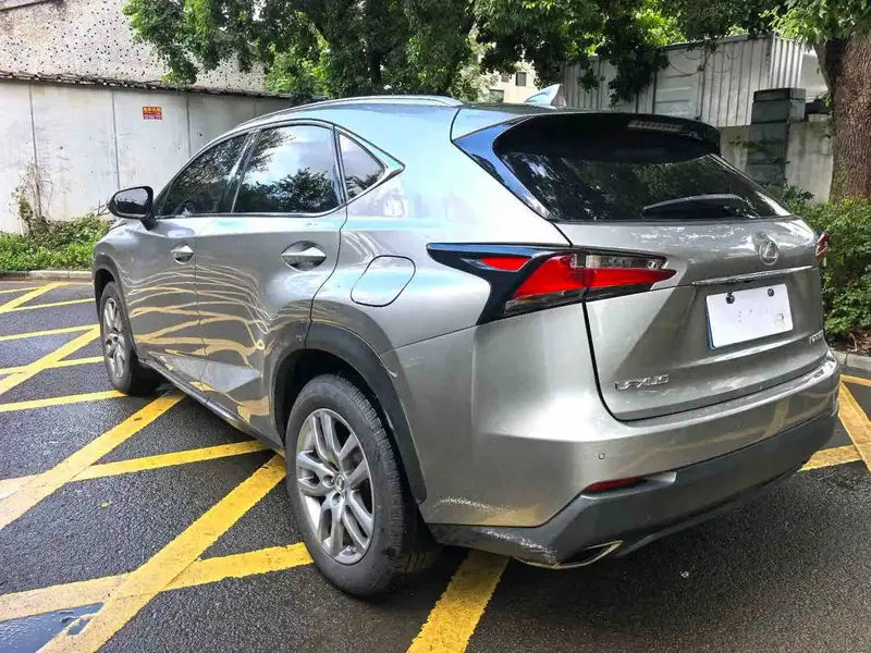 Vehicle photo 4