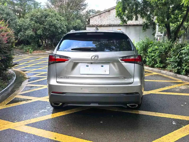 Vehicle photo 5