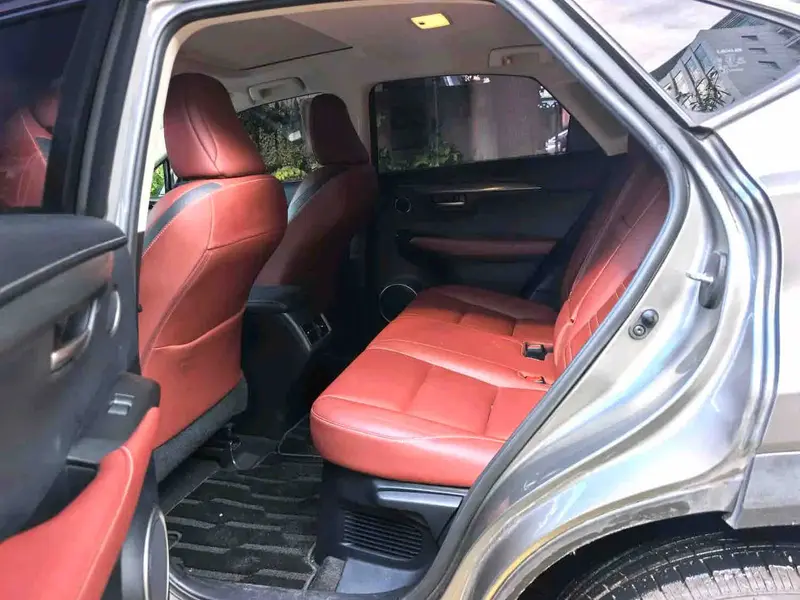 Vehicle photo 8
