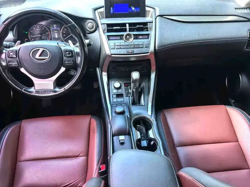 Vehicle photo 9