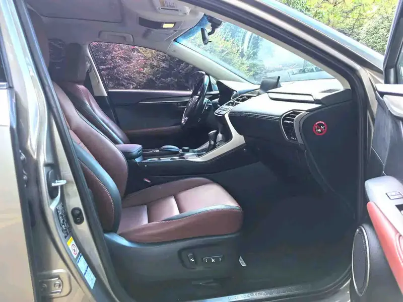Vehicle photo 10