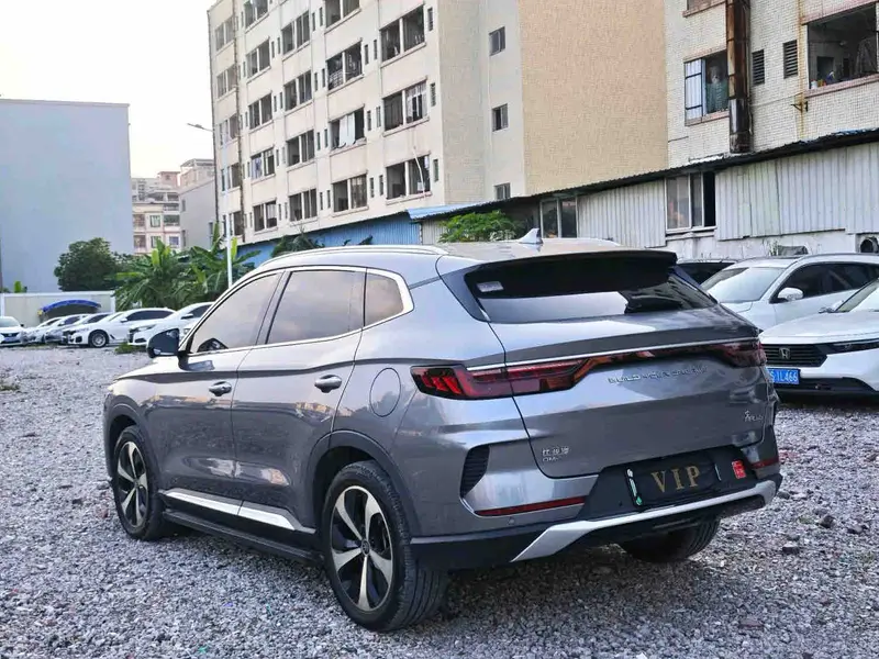 Vehicle photo 4