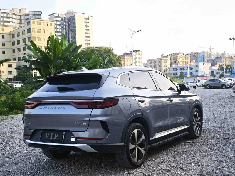 Vehicle photo 5