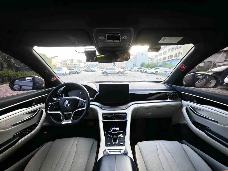 Vehicle photo 7