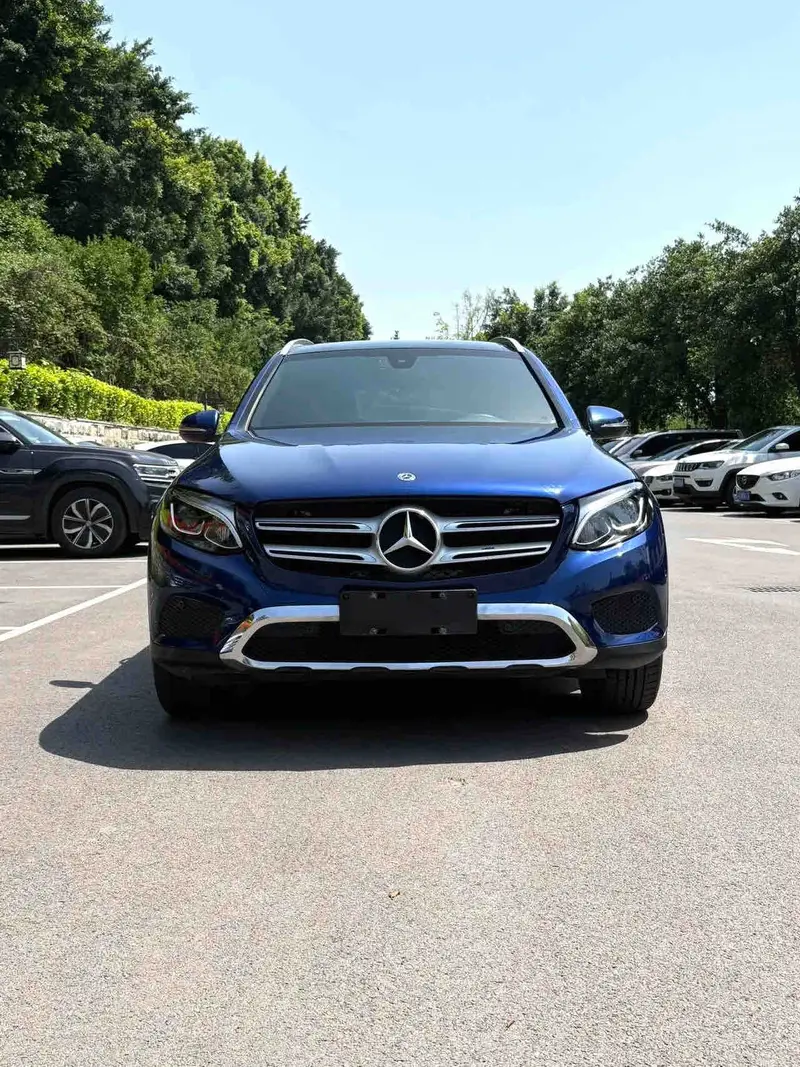 Vehicle photo 2