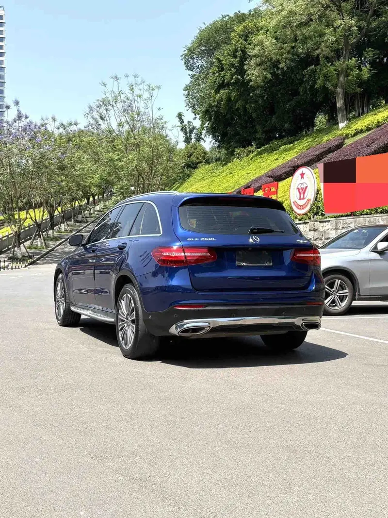Vehicle photo 8