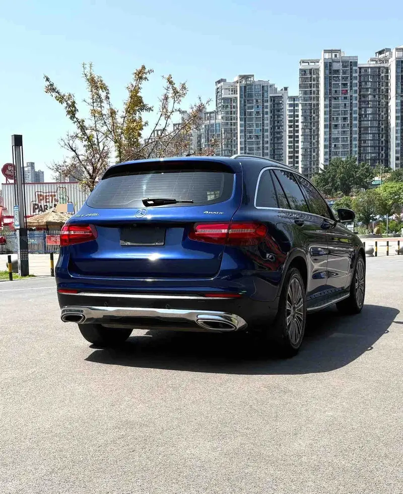 Vehicle photo 9