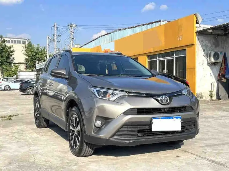 Vehicle photo 2