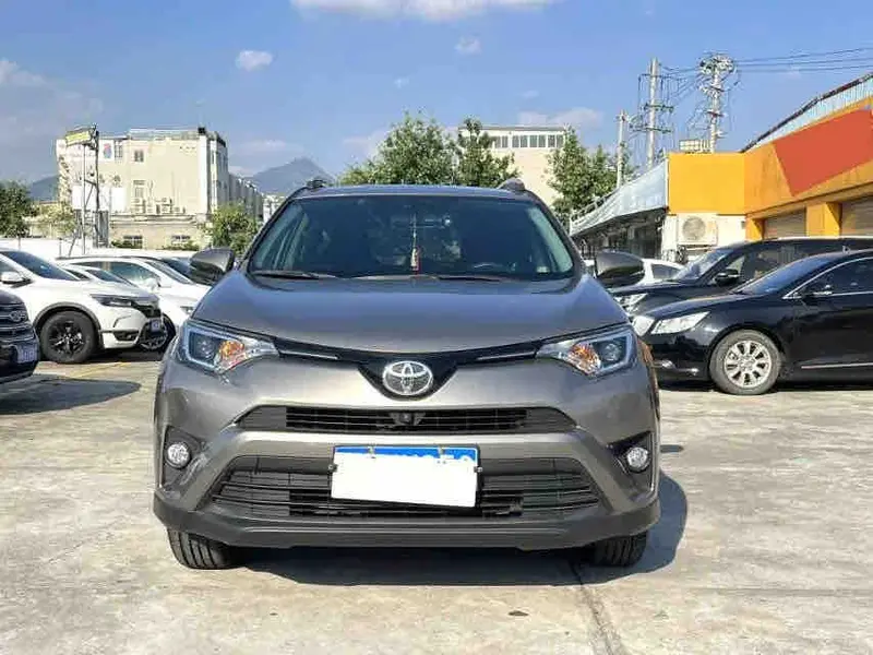 Vehicle photo 3
