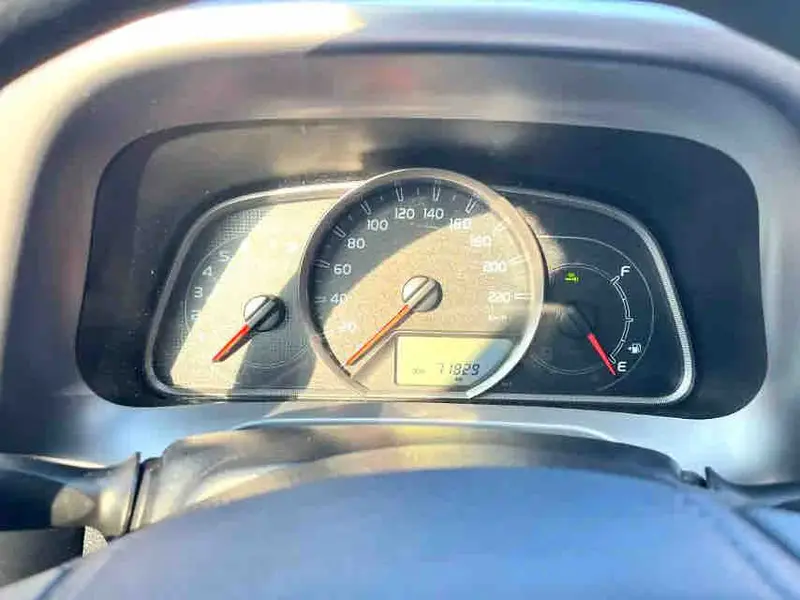 Vehicle photo 9