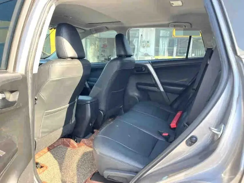 Vehicle photo 10