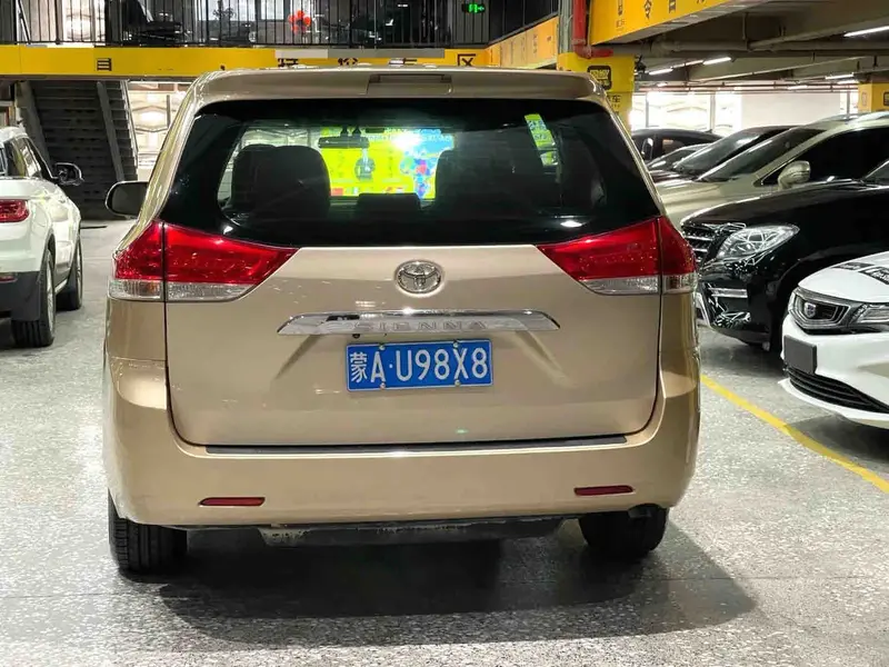 Vehicle photo 9