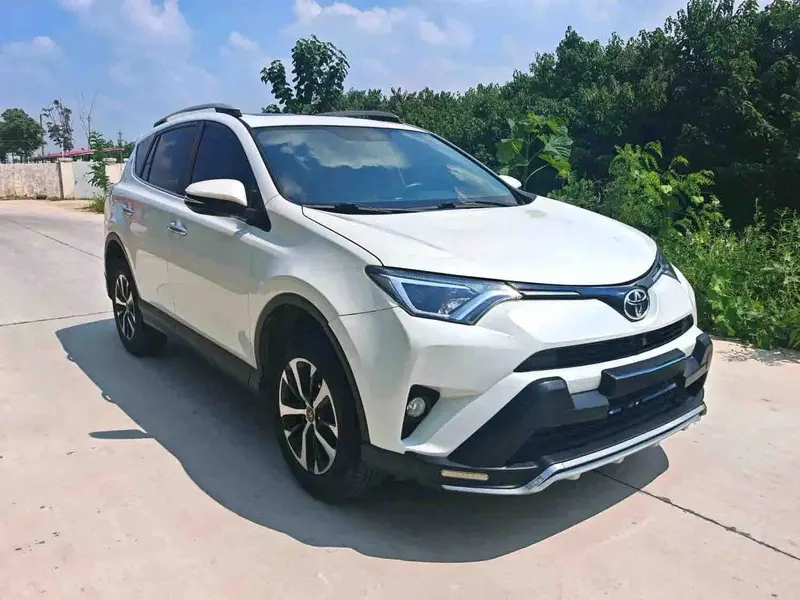 Vehicle photo 2