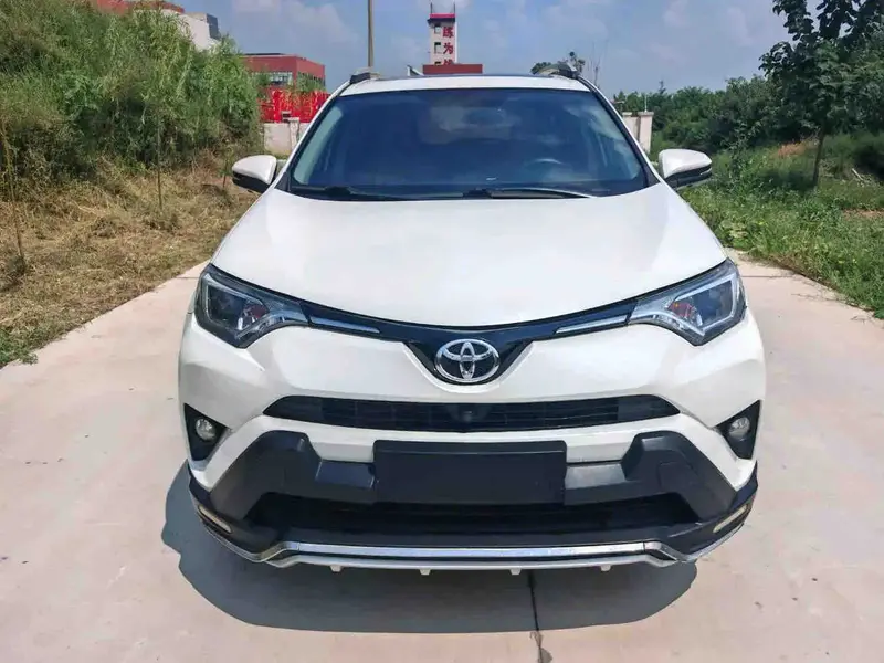 Vehicle photo 3