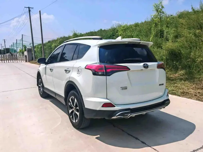 Vehicle photo 5
