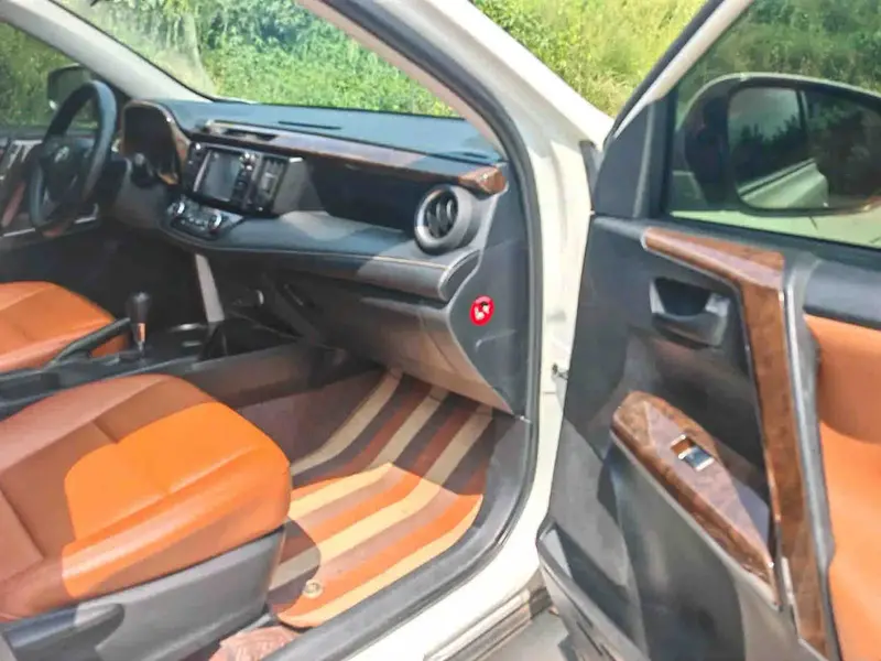 Vehicle photo 8