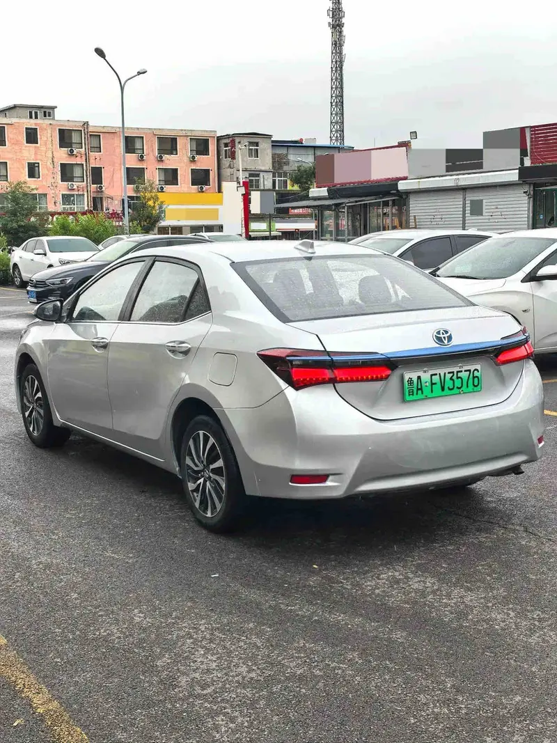 Vehicle photo 4