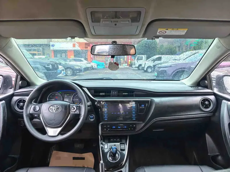 Vehicle photo 5