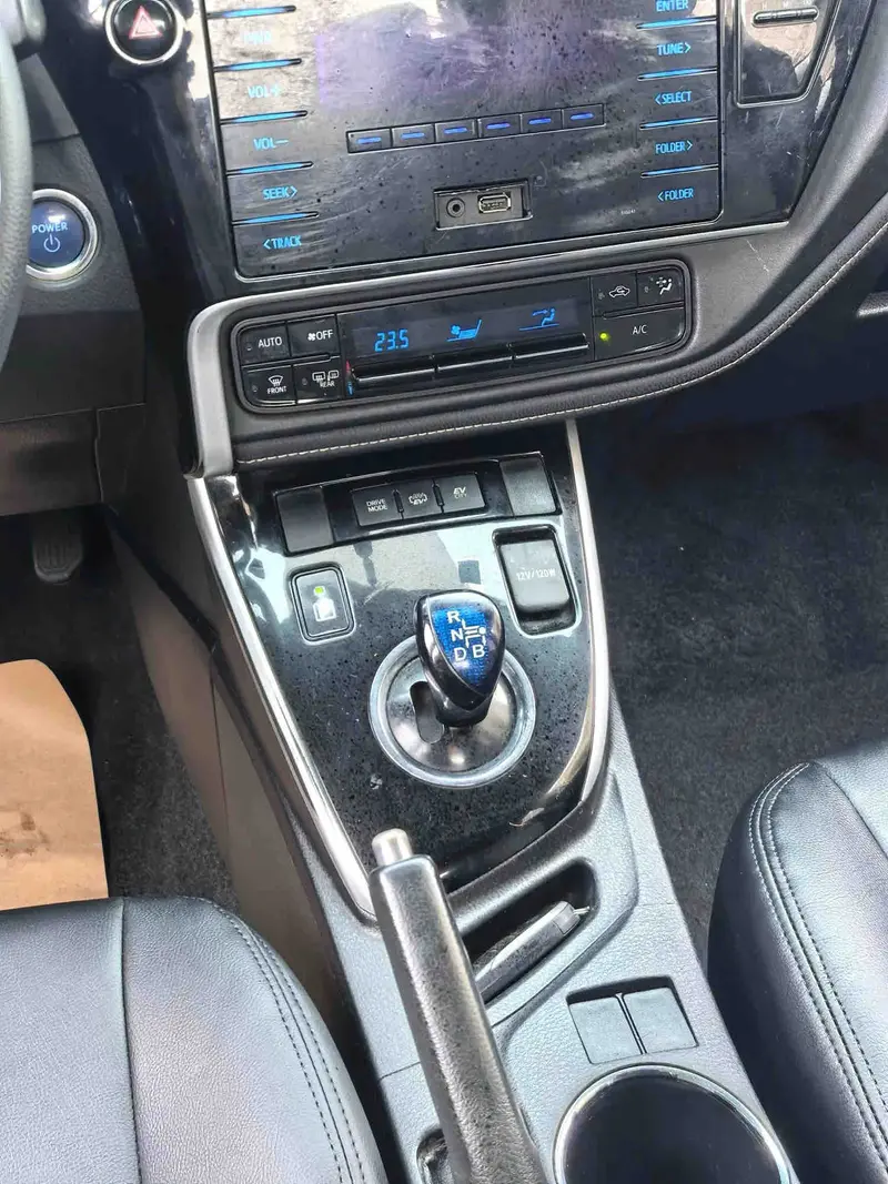 Vehicle photo 7