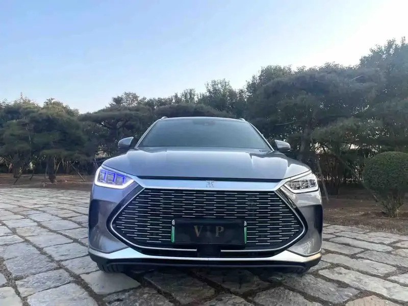 Vehicle photo 2