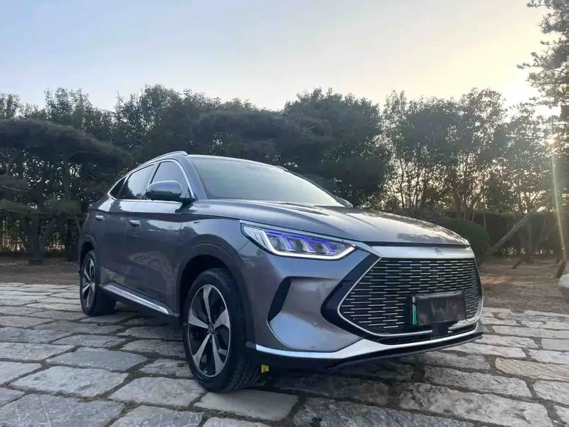 Vehicle photo 3