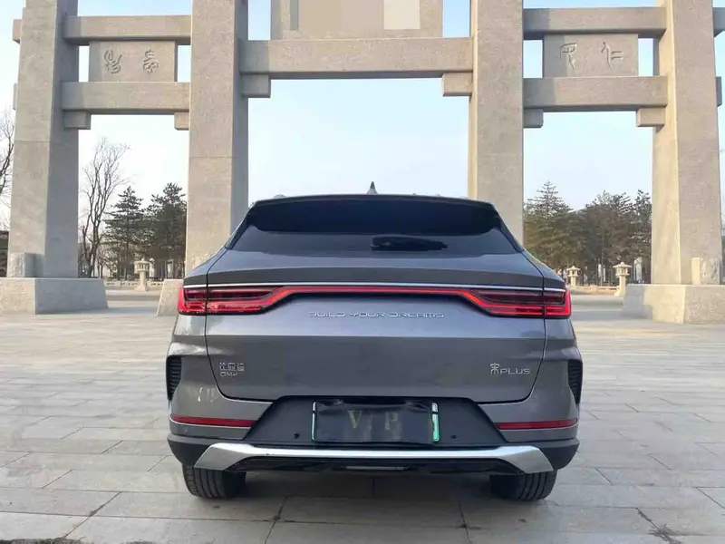 Vehicle photo 6
