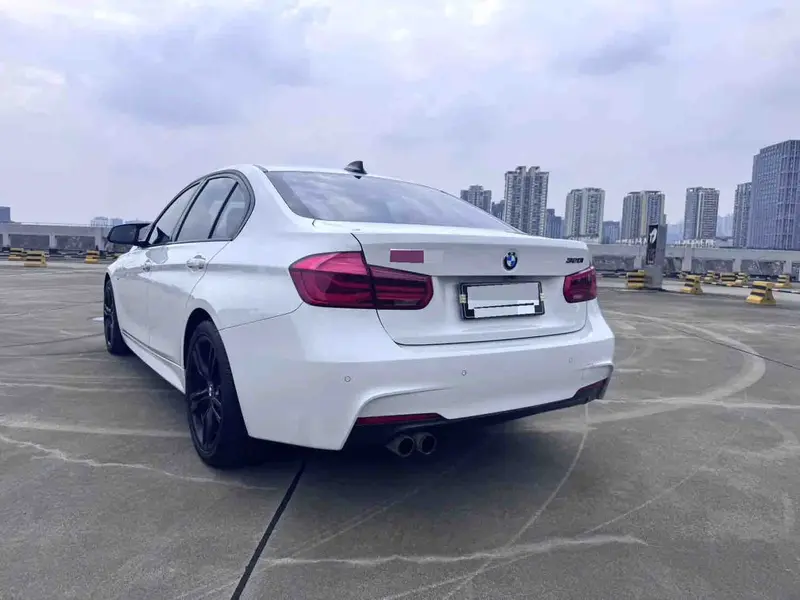 Vehicle photo 4