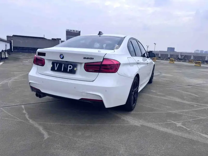 Vehicle photo 5
