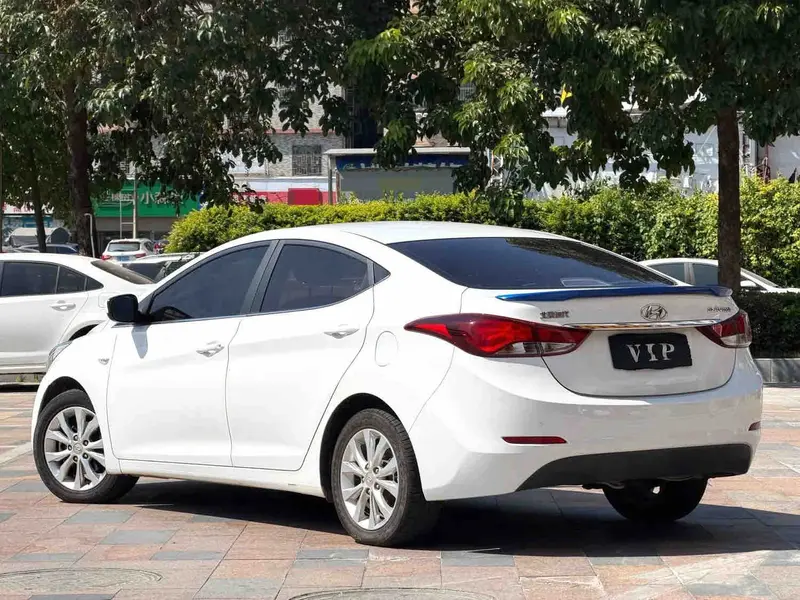 Vehicle photo 4