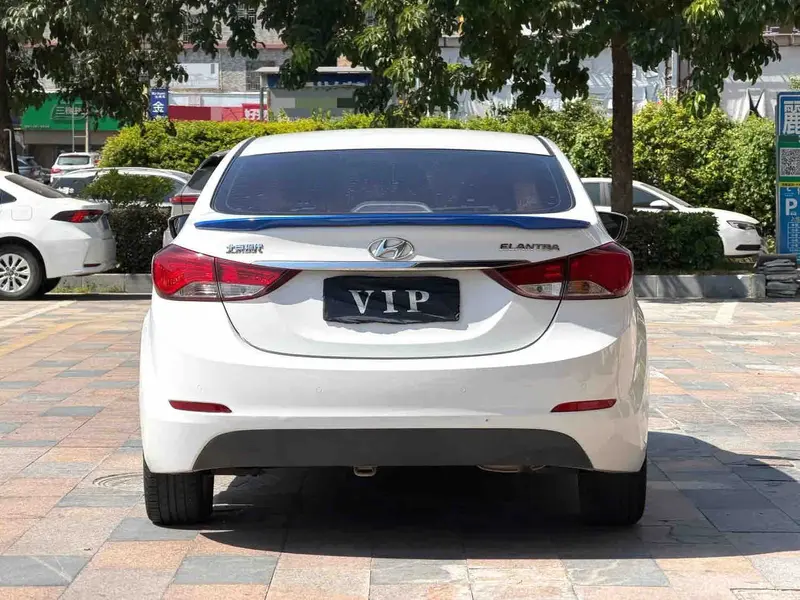 Vehicle photo 5
