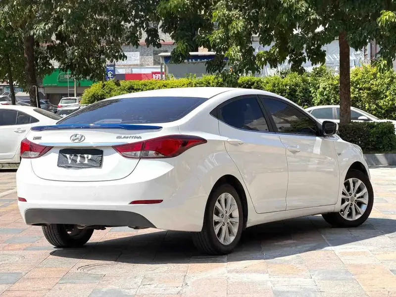 Vehicle photo 6