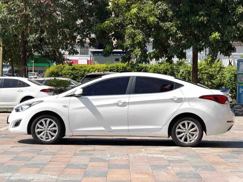 Vehicle photo 7