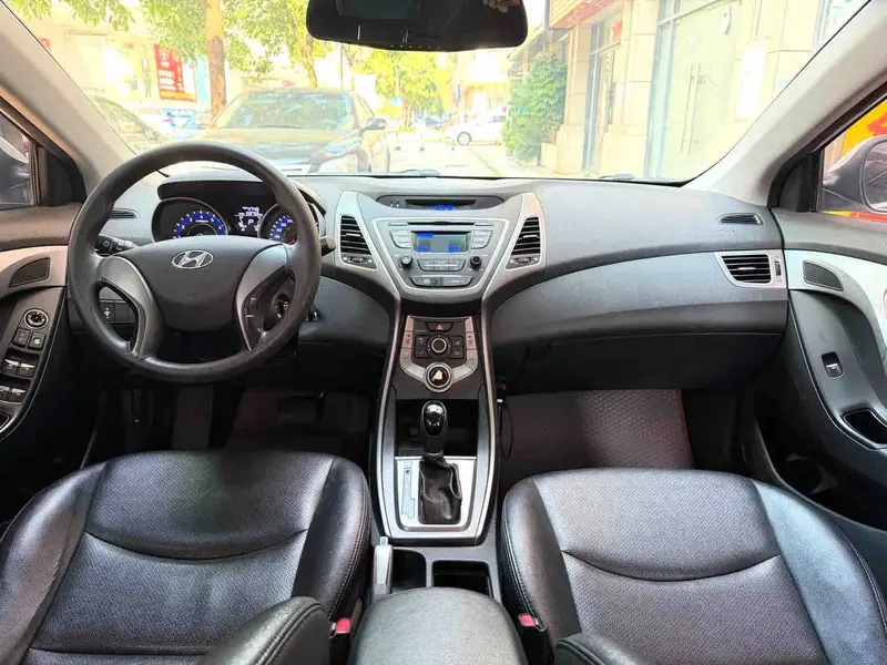 Vehicle photo 8