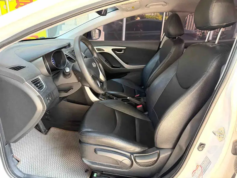 Vehicle photo 9