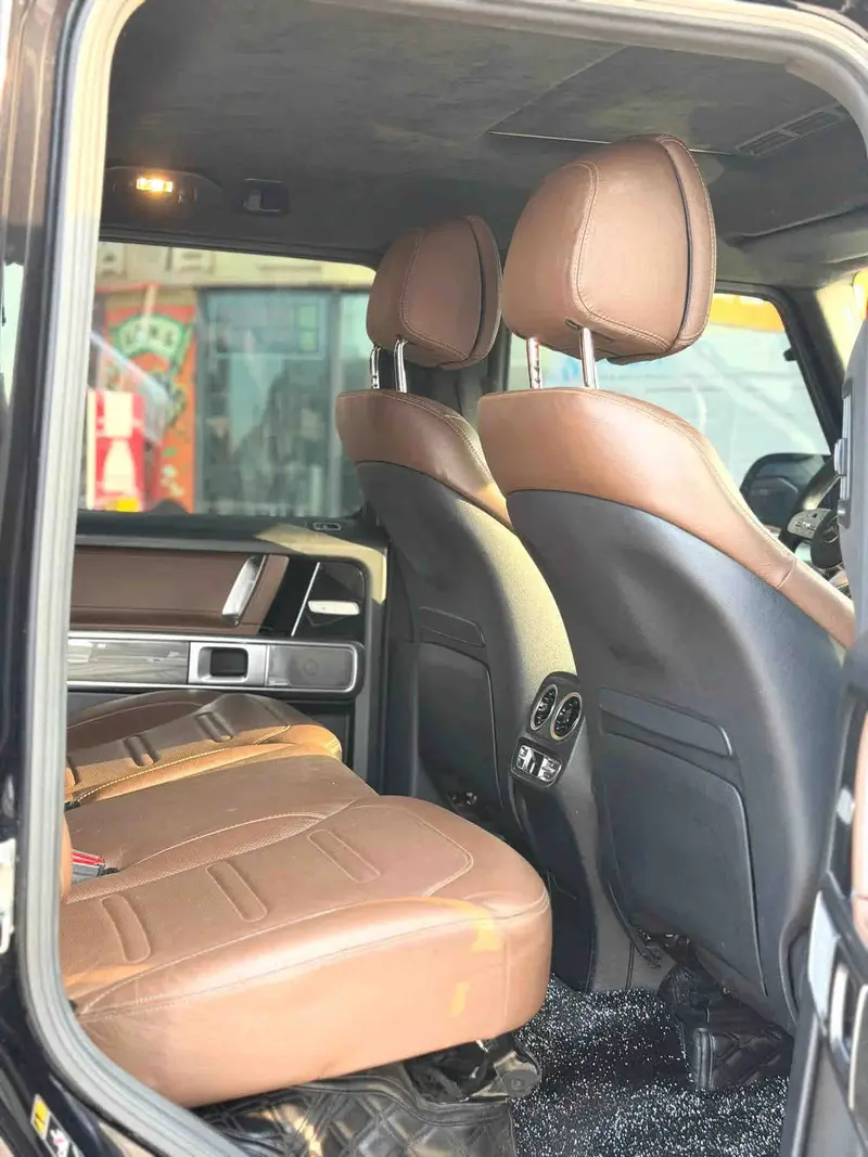 Vehicle photo 6